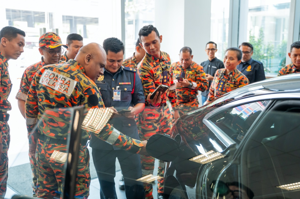 Meningkatkan Keselamatan EV: Latihan Mercedes-Benz Malaysia untuk Pasukan Bomba dan Penyelamat