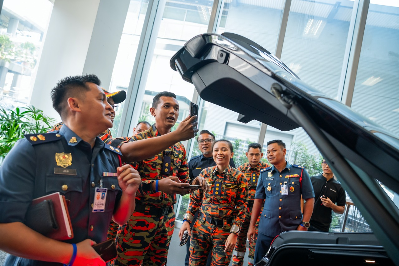 Meningkatkan Keselamatan EV: Latihan Mercedes-Benz Malaysia untuk Pasukan Bomba dan Penyelamat
