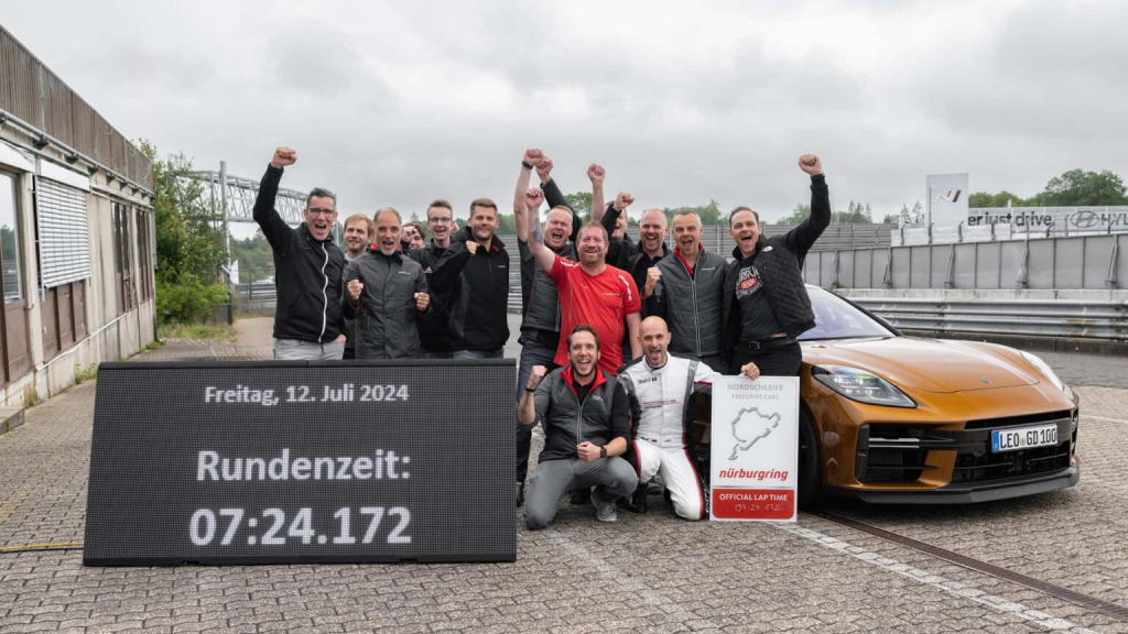 Porsche Panamera Catat Rekod Baharu di Nurburgring Nordschleife