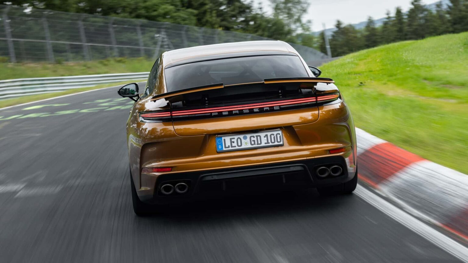 Porsche Panamera Catat Rekod Baharu di Nurburgring Nordschleife