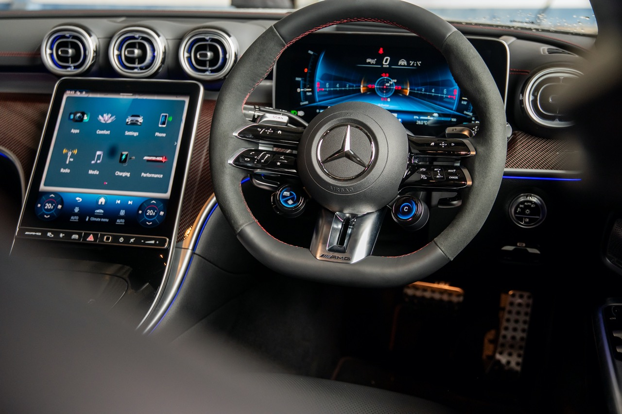 Acara Mercedes-Benz World Mempamerkan Tiga Model AMG Baharu