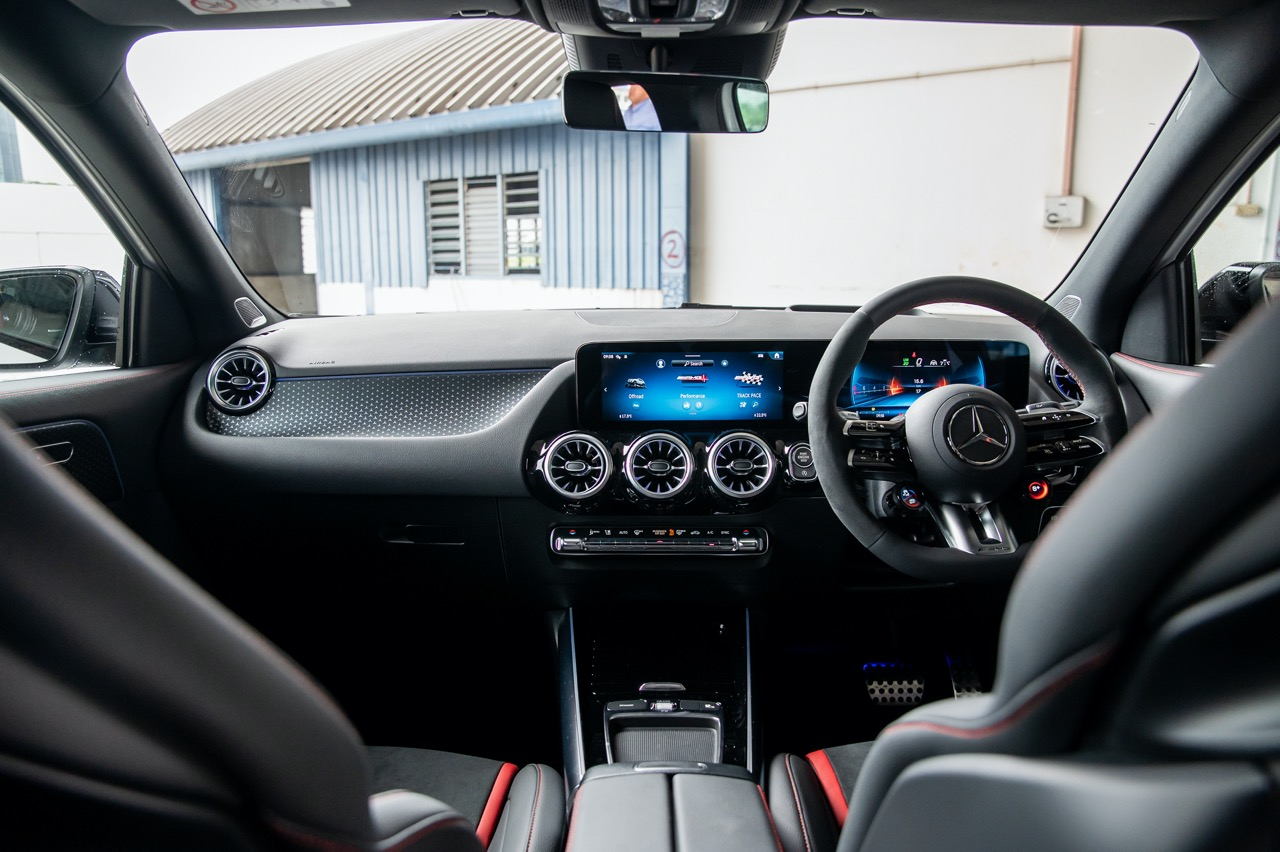 Acara Mercedes-Benz World Mempamerkan Tiga Model AMG Baharu