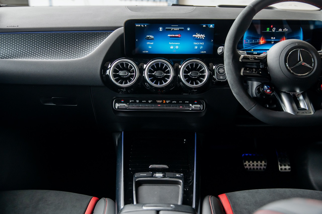 Acara Mercedes-Benz World Mempamerkan Tiga Model AMG Baharu