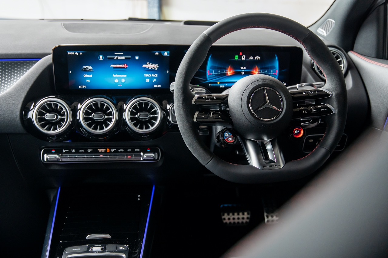 Acara Mercedes-Benz World Mempamerkan Tiga Model AMG Baharu