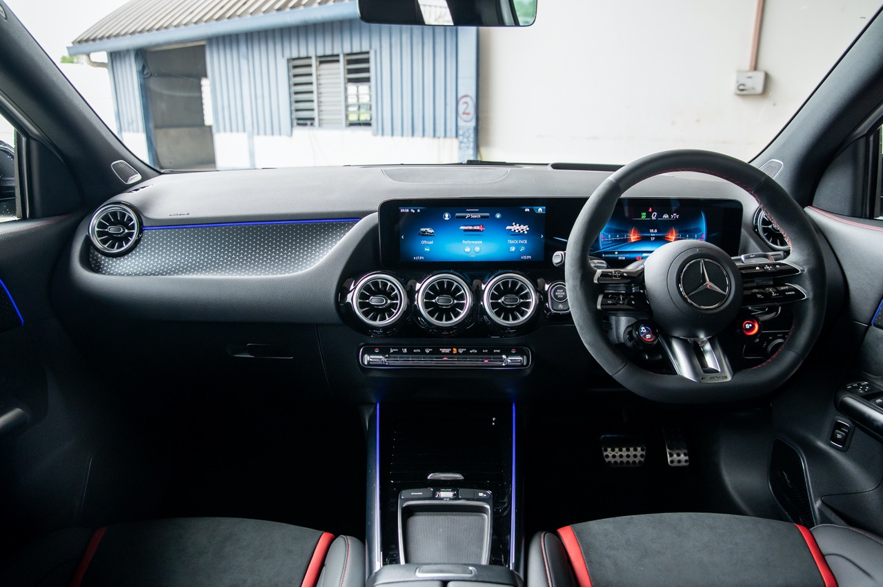 Acara Mercedes-Benz World Mempamerkan Tiga Model AMG Baharu