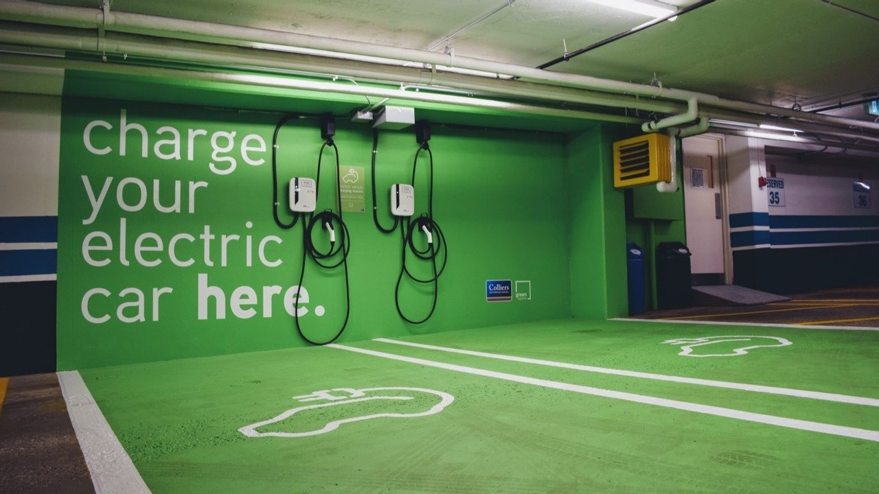 Government Considering Waiving Parking Fees for EVs
