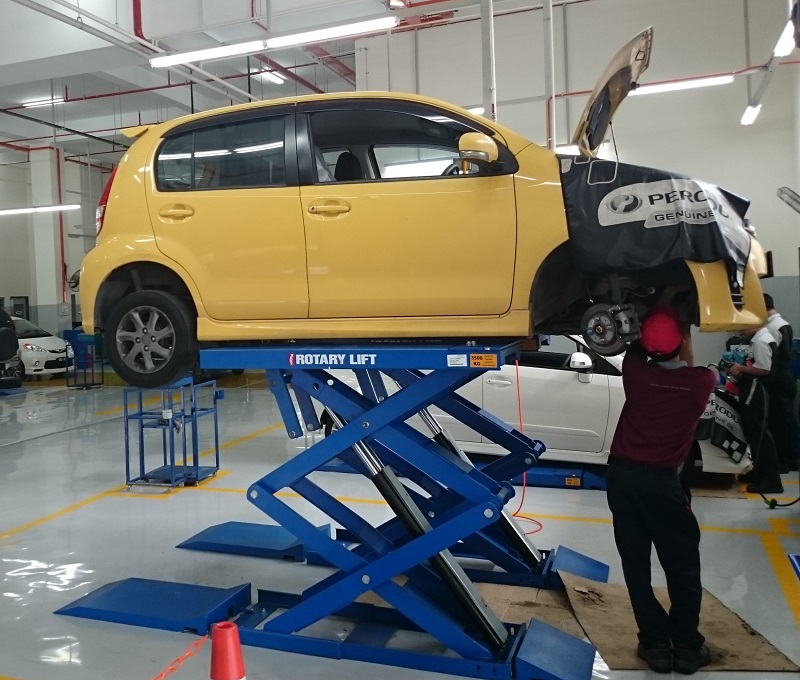 Old-School Mechanics Face the EV Revolution: A Call for Adaptation