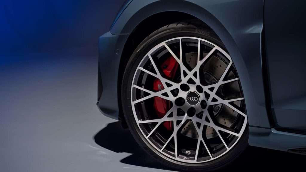 Audi RS3 Revamped and Ready for Action: New Design, Same Power