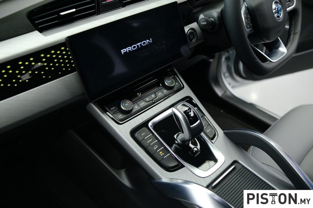 Proton X70 2025 telah Dilancarkan di Malaysia Timur Daripada RM100,800