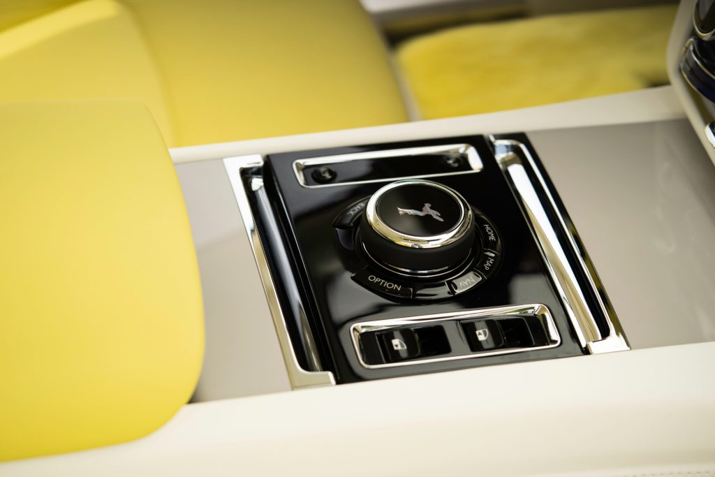 Rolls-Royce Memperkenalkan Spectre Semaphore: Edisi Khas Untuk Minggu Kereta Monterey 2024