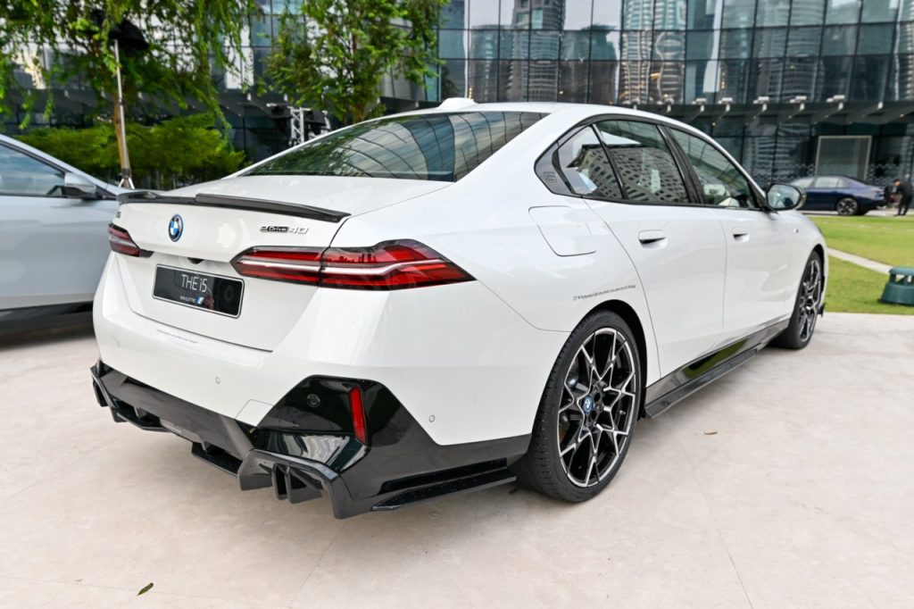 BMW Malaysia Pamerkan Generasi Terkini 5 Series – 520i M Sport dan i5 eDrive40 M Sport