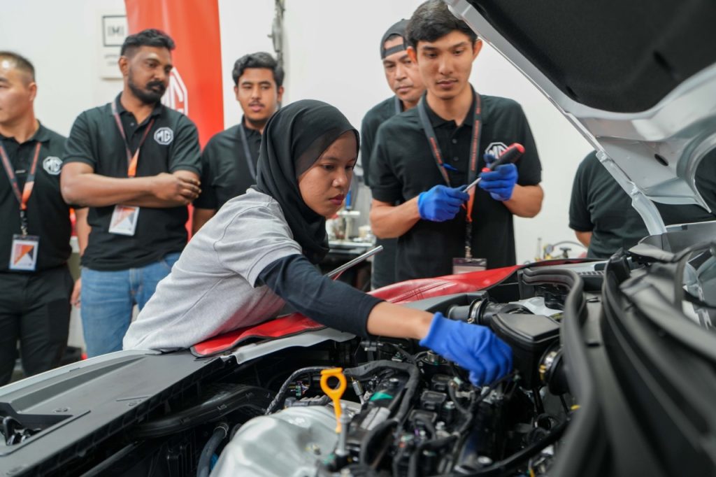 SAIC Motor Malaysia Celebrates Graduation of 39 MG Certified Technicians