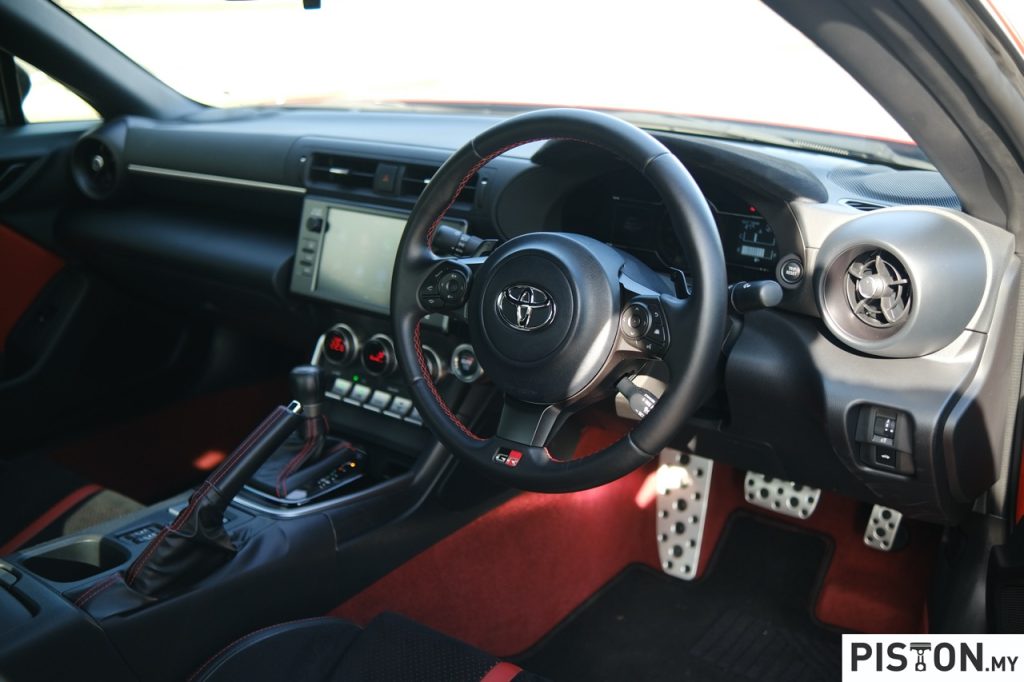 Review: Toyota GR86 – Legend Reborn