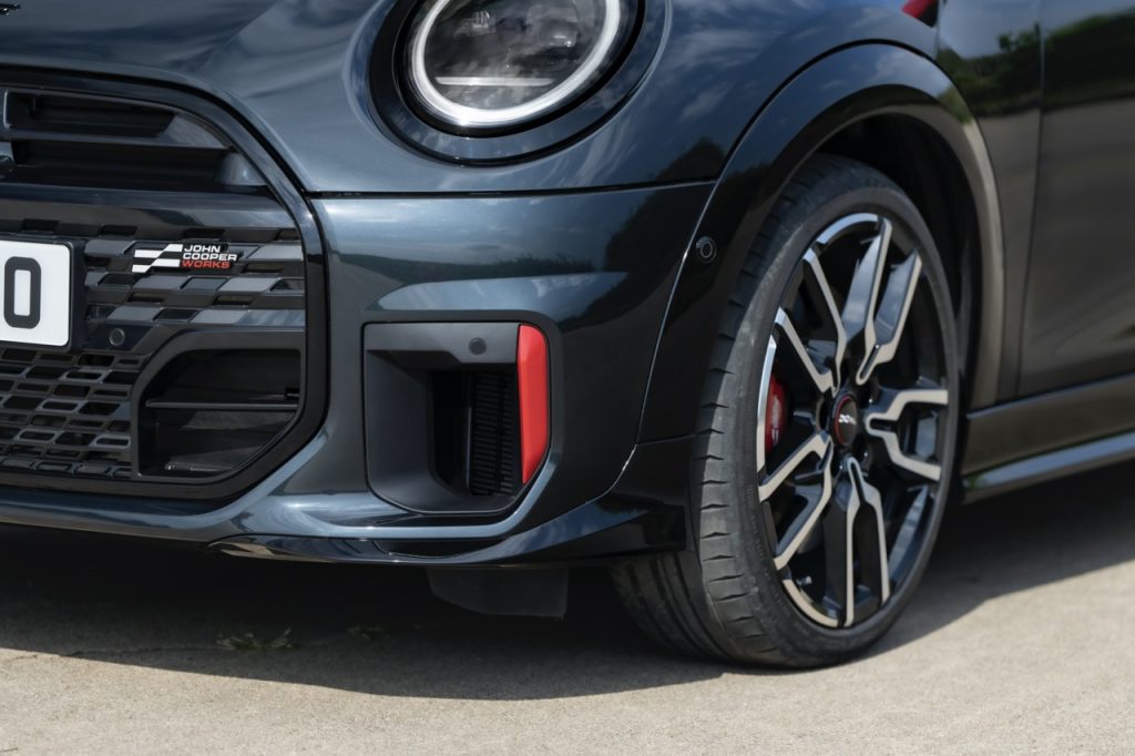 Mini Memperkenalkan Model Baharu John Cooper Works: Kuasa, Prestasi dan Rasa Go-Kart Ikonik
