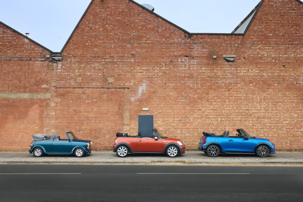 Mini Plant Oxford Resumes Production of Mini Cooper Convertible