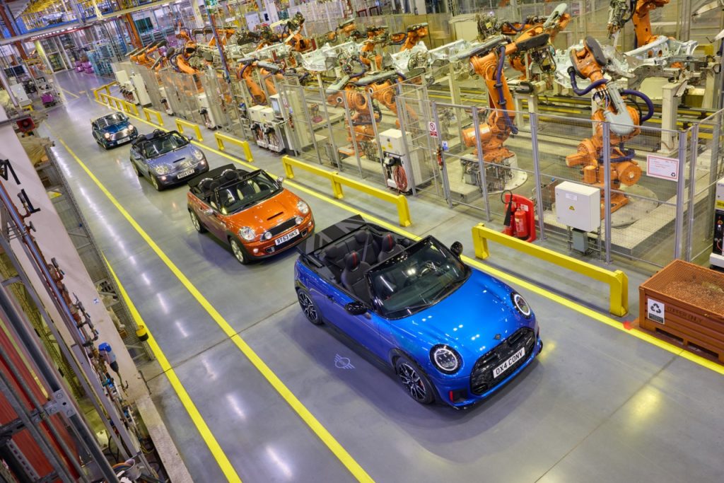 Mini Cooper Convertible Kembali ke Mini Plant Oxford