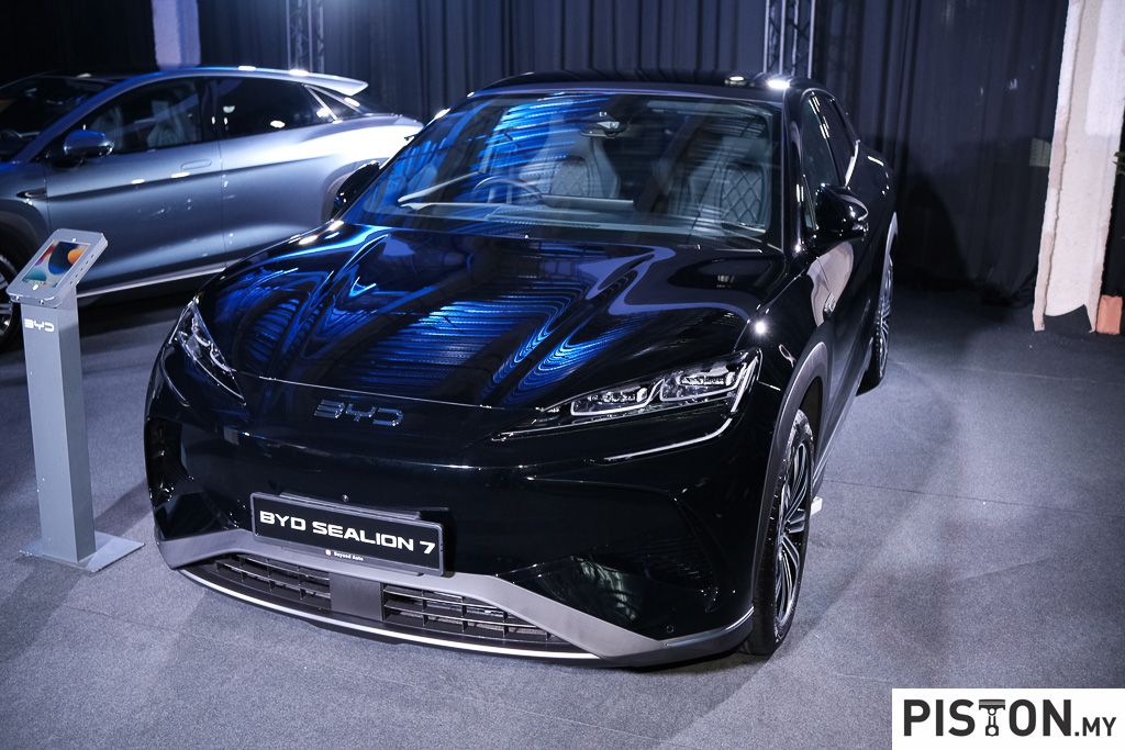 BYD Surges Ahead in China’s Booming EV Market, Set to Surpass Honda and Ford in 2024