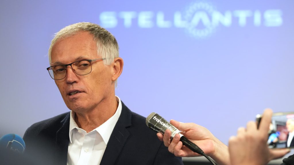 Carlos Tavares, CEO Stellantis, Meletak Jawatan Secara Tiba-Tiba Setelah Ketegangan Kepimpinan