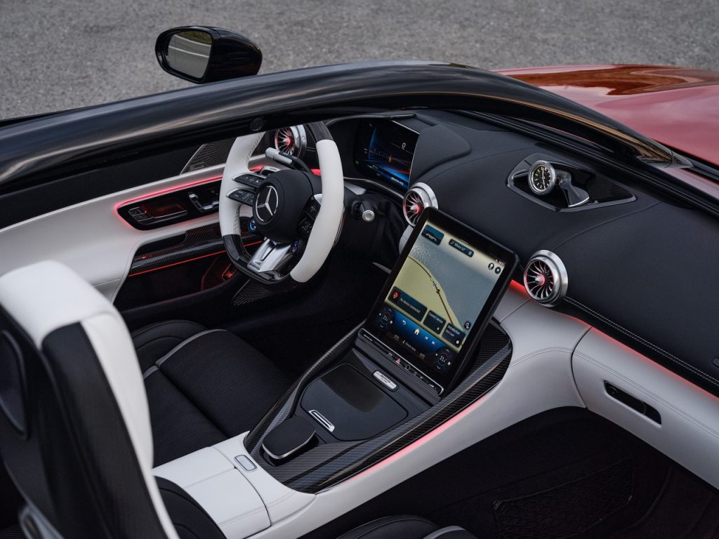 The Mercedes-AMG PureSpeed has a 4.0-liter V8 biturbo – 0-100km/h in 3.6 Seconds!