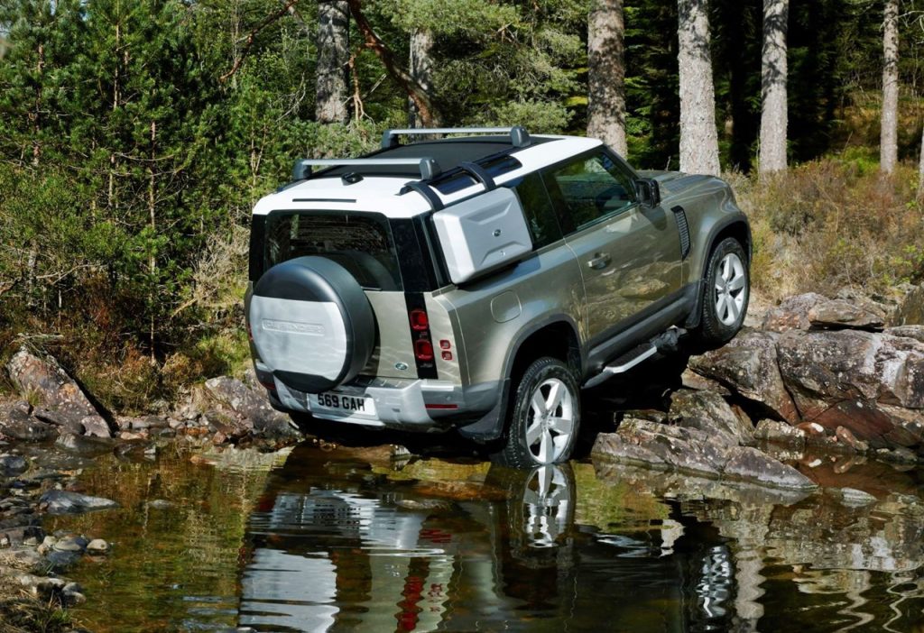 Land Rover Defender: Menjaga Tradisi ICE di Tengah-Tengah Era Elektrifikasi