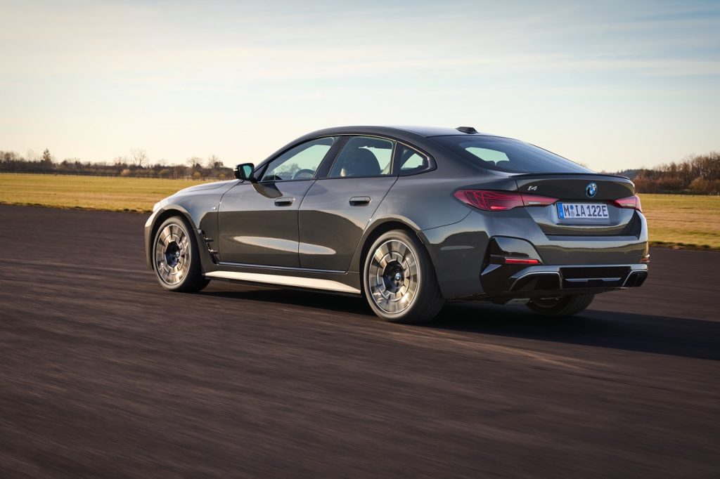 BMW Malaysia Mempamerkan Keterbukaan Teknologi menerusi BMW 530i M Sport Pemasangan Tempatan Serba Baharu dan BMW i4 eDrive35 M Sport Baharu