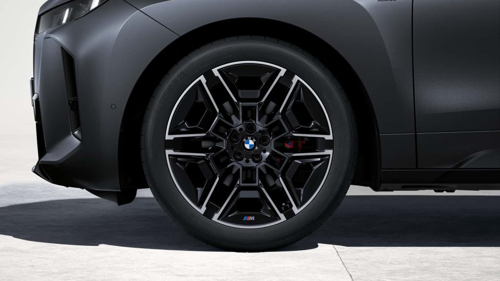 BMW Memperkenalkan Versi Baharu SUV Elektrik iX untuk Tahun Model 2026