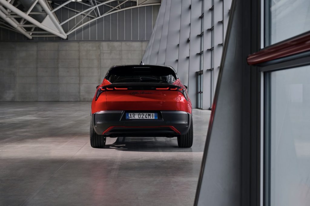 Alfa Romeo Menyemak Semula Strategi Elektrifikasi