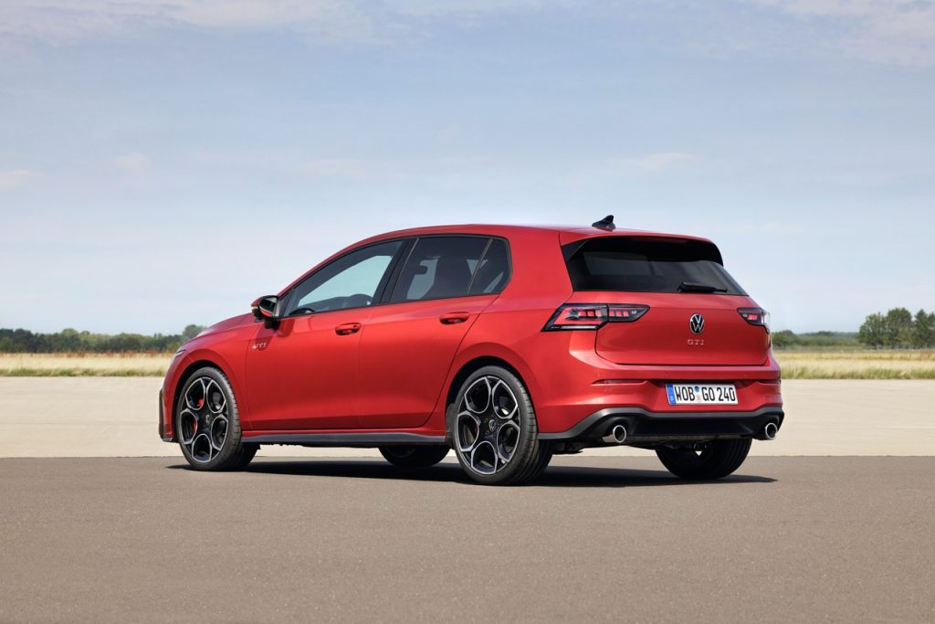 Volkswagen Bids Farewell to Manual Golf GTI and Golf R