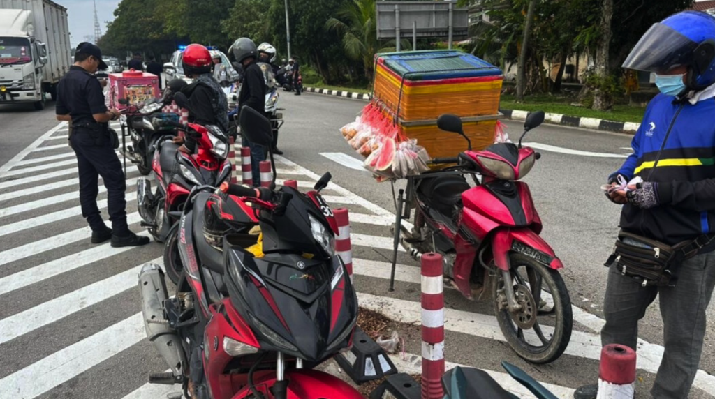 Pemandu dengan Saman JPJ Tidak Berbayar Akan Disenarai Hitam Mulai Julai