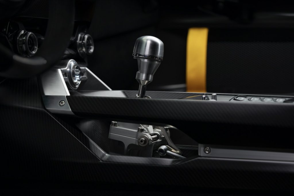 CEO Aston Martin Mahu Lebih Banyak Varian Transmisi Manual