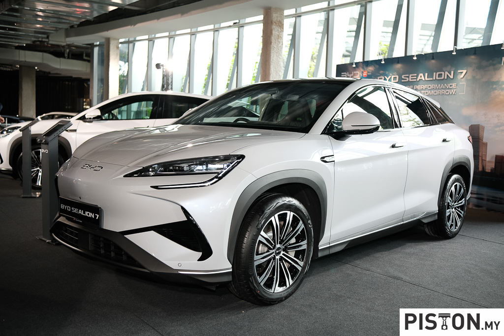 Stella Li dari BYD Dianugerahkan ‘2025 World Car Person of the Year’