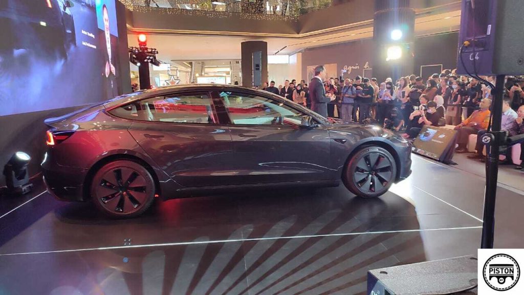Tesla Saman Pemilik Kereta Kerana Fitnah