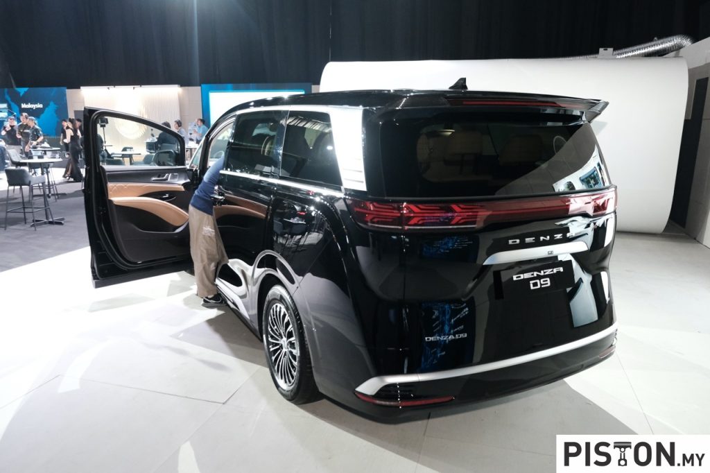 Denza D9 Catat Kejayaan dengan Penghantaran 200 Unit Pertama di Malaysia