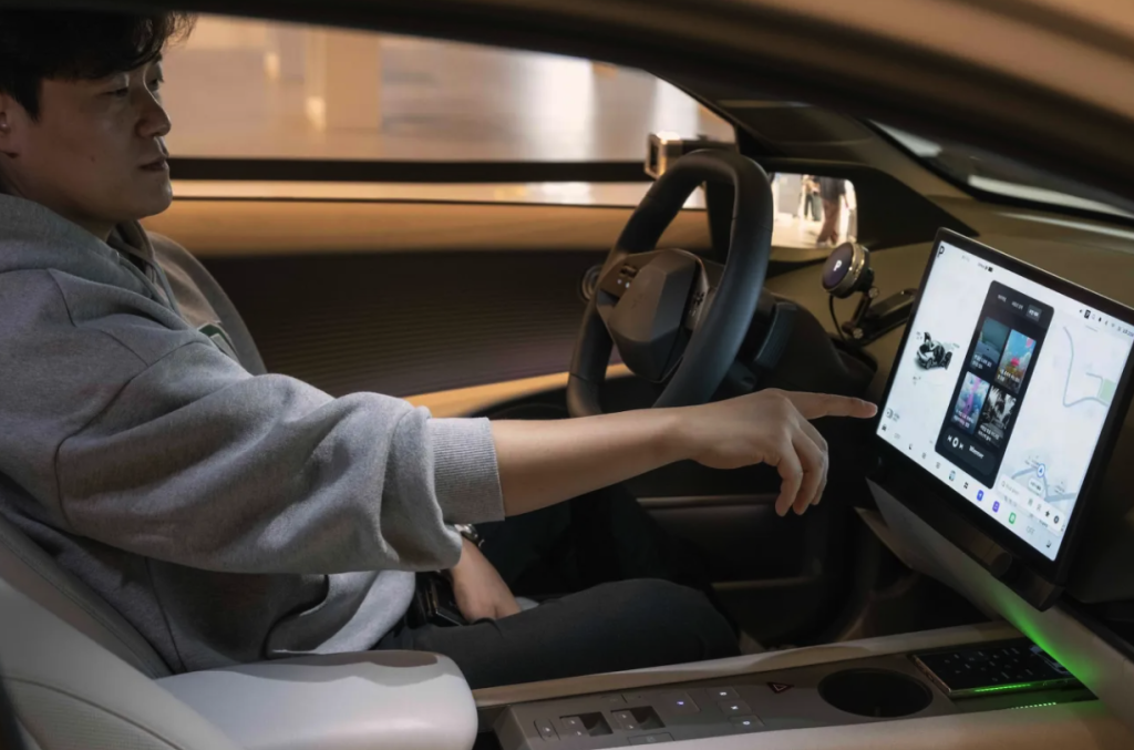Hyundai Unveils “Pleos” Infotainment System, Taking Aim at Tesla