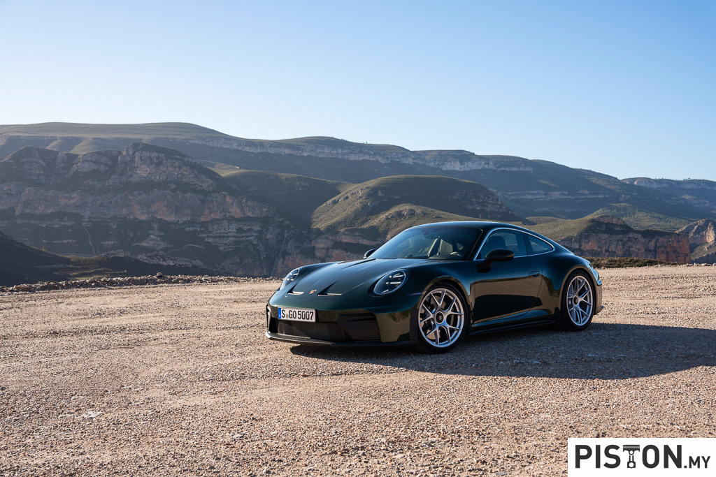 Review: Porsche GT3 992.2 – Still Brutally Fast, Still Brilliant To Drive!