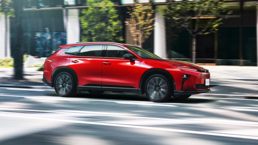Toyota Lancar Crown Estate Serba Baharu di Jepun