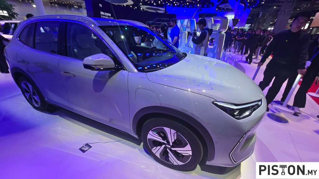 Auto Shanghai 2025: Geely Showcases Galaxy Starship 7 EM-i Hybrid SUV, Proton e.MAS 7 PHEV Likely in the Pipeline