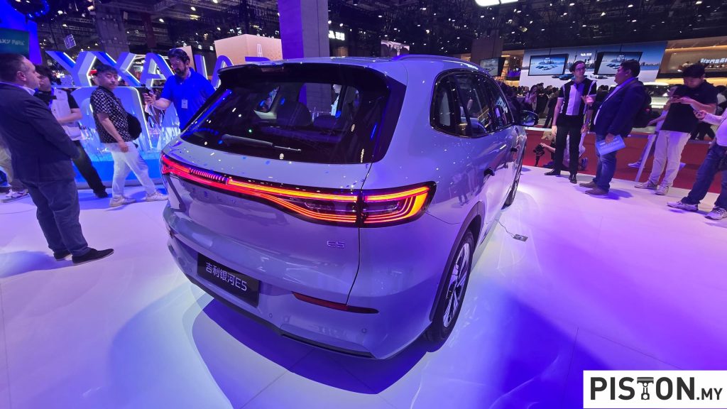 Auto Shanghai 2025: Geely Showcases Galaxy Starship 7 EM-i Hybrid SUV, Proton e.MAS 7 PHEV Likely in the Pipeline