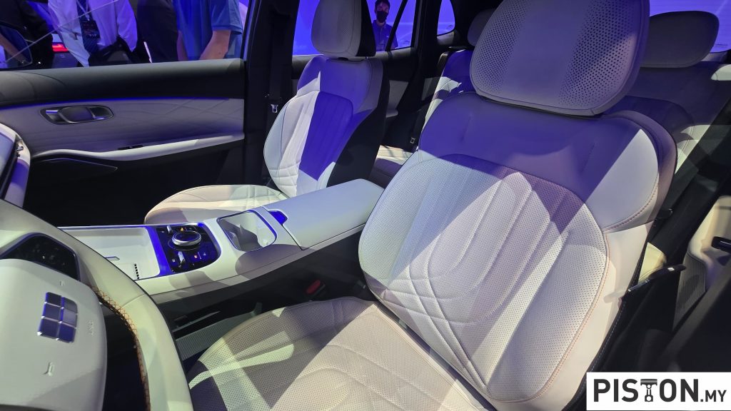 Auto Shanghai 2025: Geely Showcases Galaxy Starship 7 EM-i Hybrid SUV, Proton e.MAS 7 PHEV Likely in the Pipeline