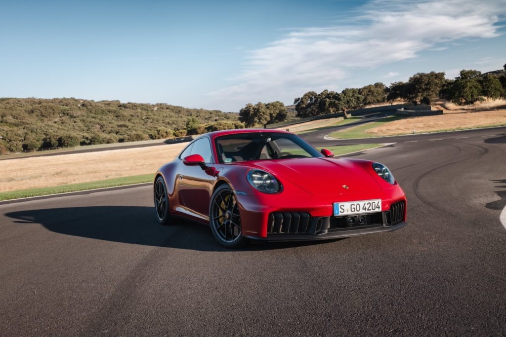 Porsche Malaysia Sambut Ulang Tahun Ke-15 dengan Pelancaran 911 Carrera dan Carrera 4 GTS Baharu