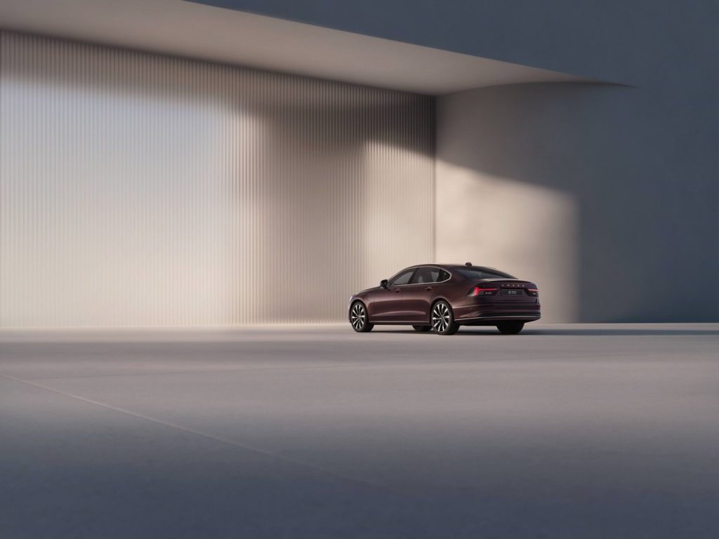 Volvo Unveils Electrified New S90 Sedan with Enhanced Comfort, Safety and Technology