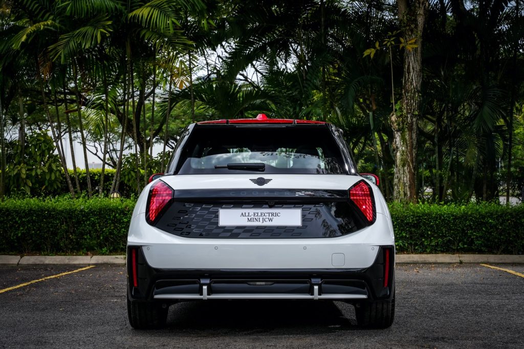 Mini Malaysia Memperluaskan Keluarga Mini Baharu Dengan Tiga Model Berprestasi Tinggi John Cooper Works Dan Mini Cooper Convertible Baharu