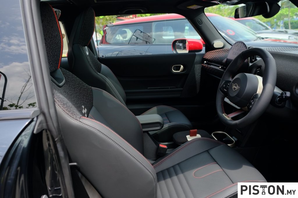 Review: The New MINI JCW – A Corner Hunting Beast!