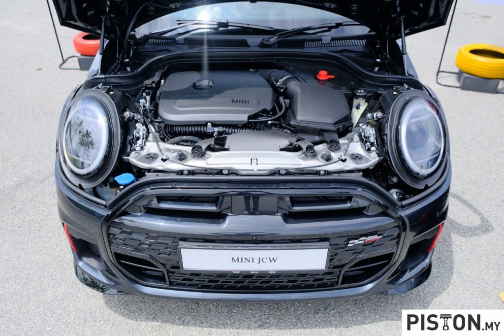 Review: The New MINI JCW – A Corner Hunting Beast!