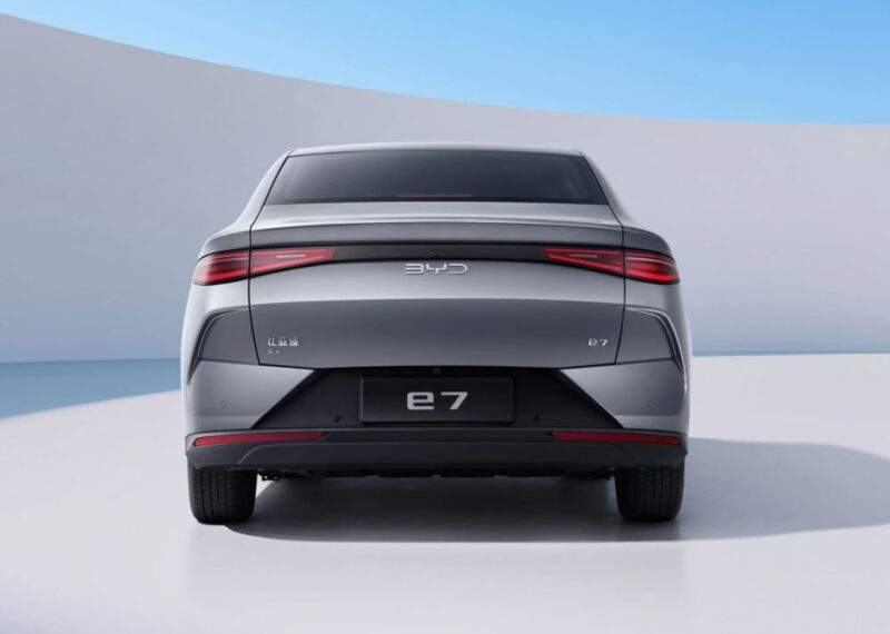BYD Perkenal Sedan Elektrik Baharu e7 untuk Pasaran China