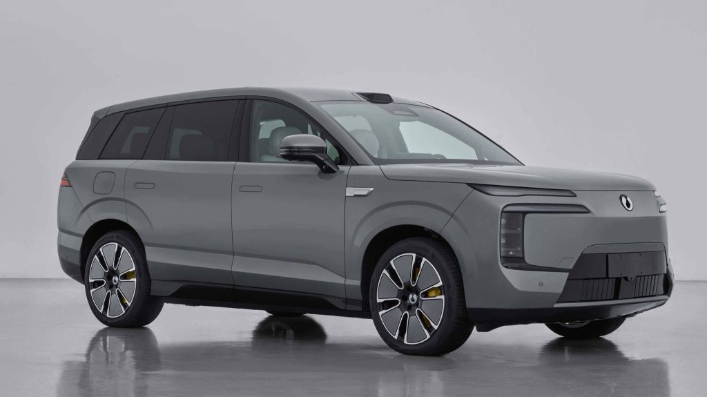 Denza Unveils N8L Flagship SUV, Combining Hybrid Power with Drone Integration