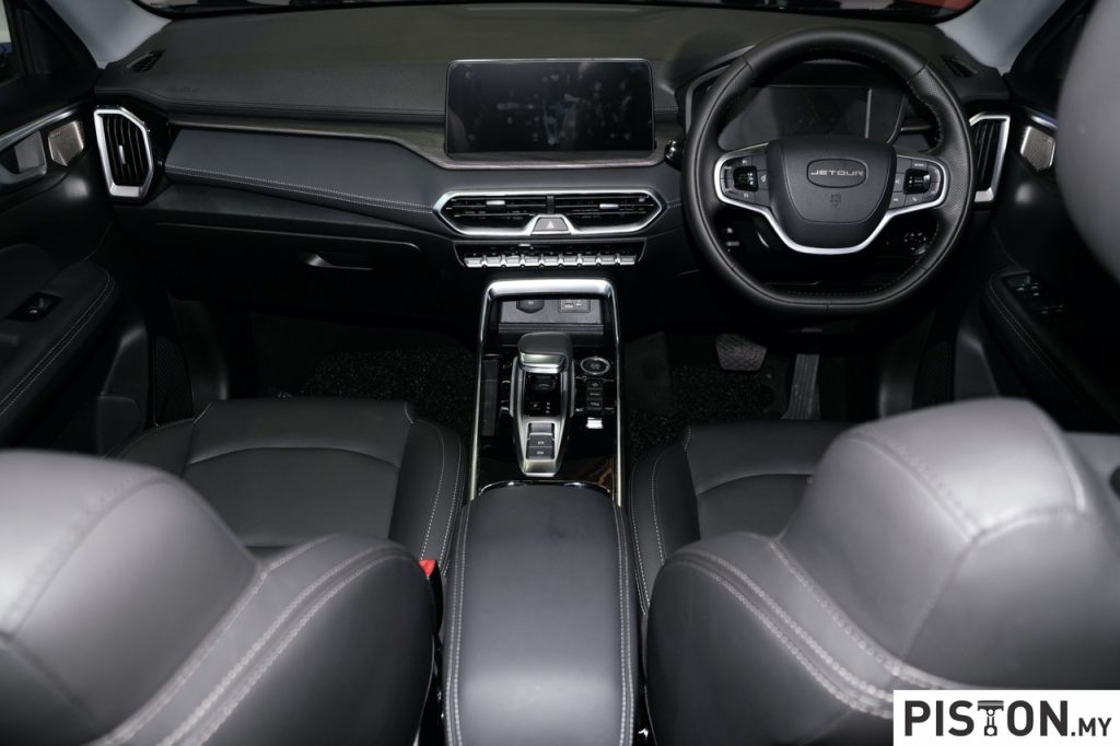 Jetour eVT5 Makes Quiet Debut Alongside VT9 and T2