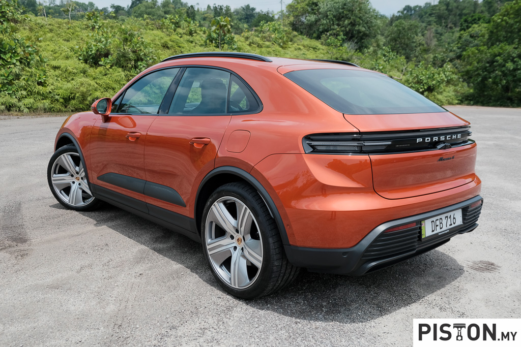 Review: New Porsche Macan 4 Offers Good Looks & Practicality