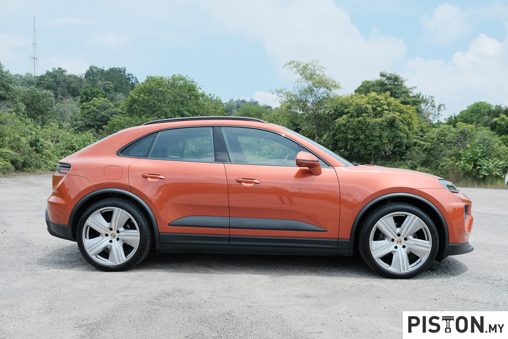 Review: New Porsche Macan 4 Offers Good Looks & Practicality