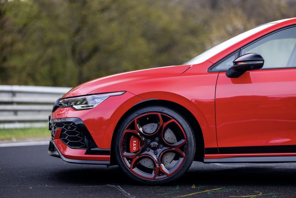 Volkswagen Meraikan Legasi GTI dengan Golf Paling Berkuasa Lagi: Golf GTI EDISI 50